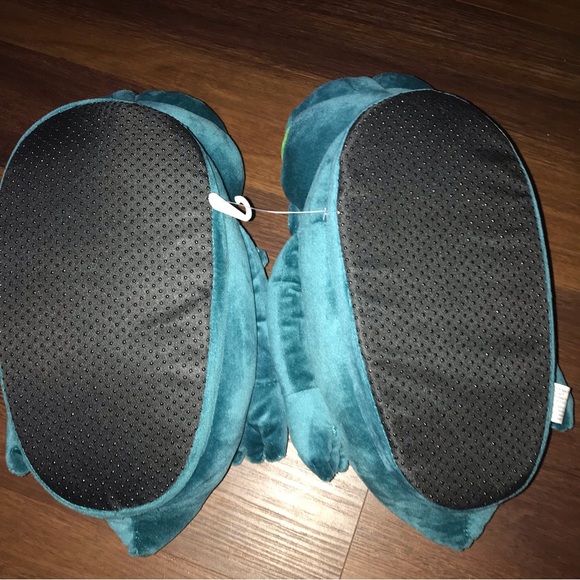 Cthulhu Twilight Terror Plush Slippers (Unisex) NWT - Picture 8 of 12